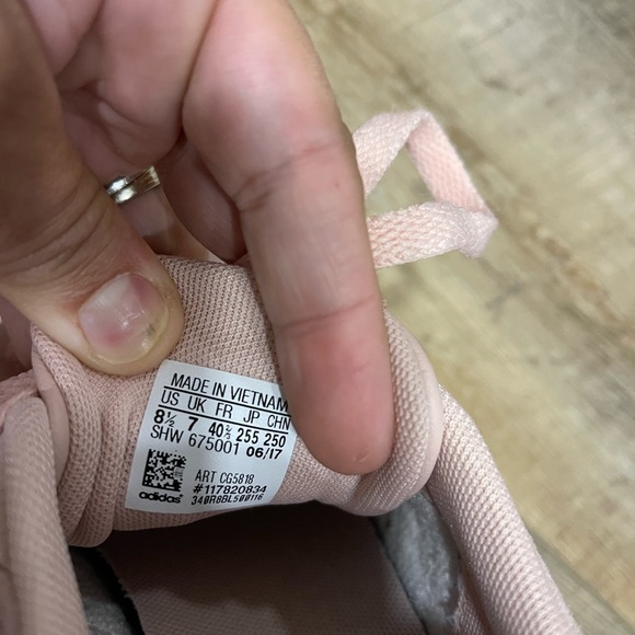 SOLD Adidas Shoes - Picture 8 of 8